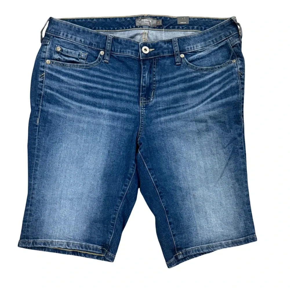 Torrid Womens Plus Size 16 Denim Bermuda Shorts Mid Wash Blue Stretch NWT - Picture 1 of 3